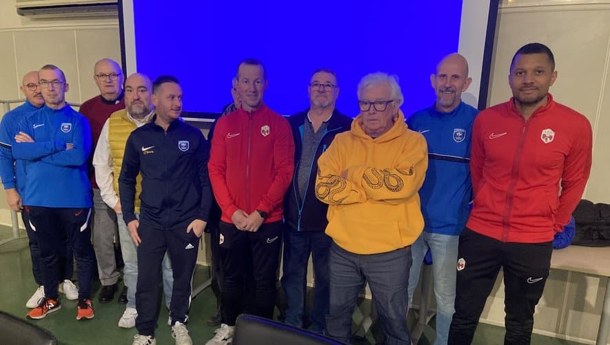 , Bram. Les arbitres de football en stage de mi-saison