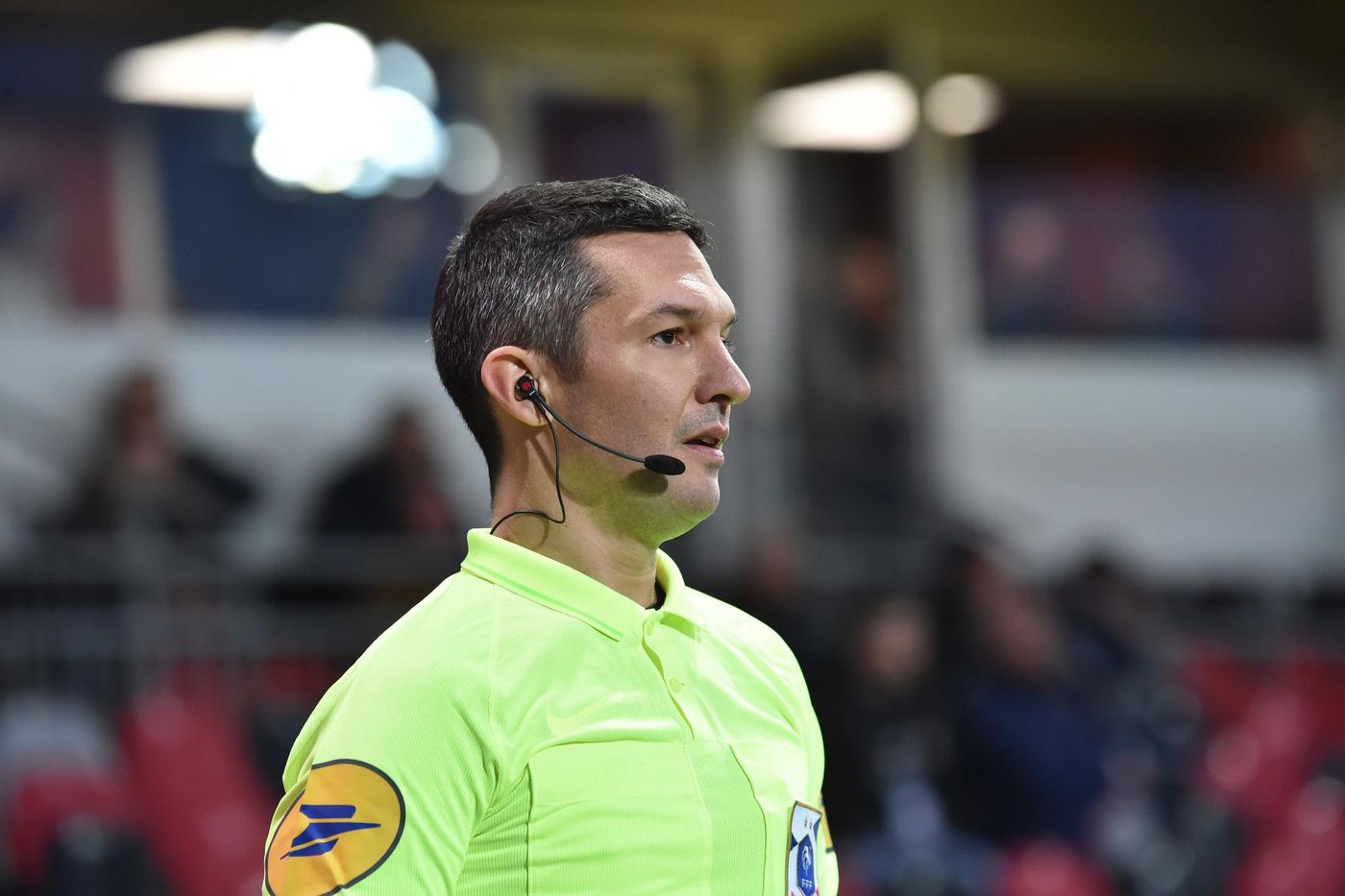 , Football : pourquoi « sonoriser » les arbitres en les équipant de micros