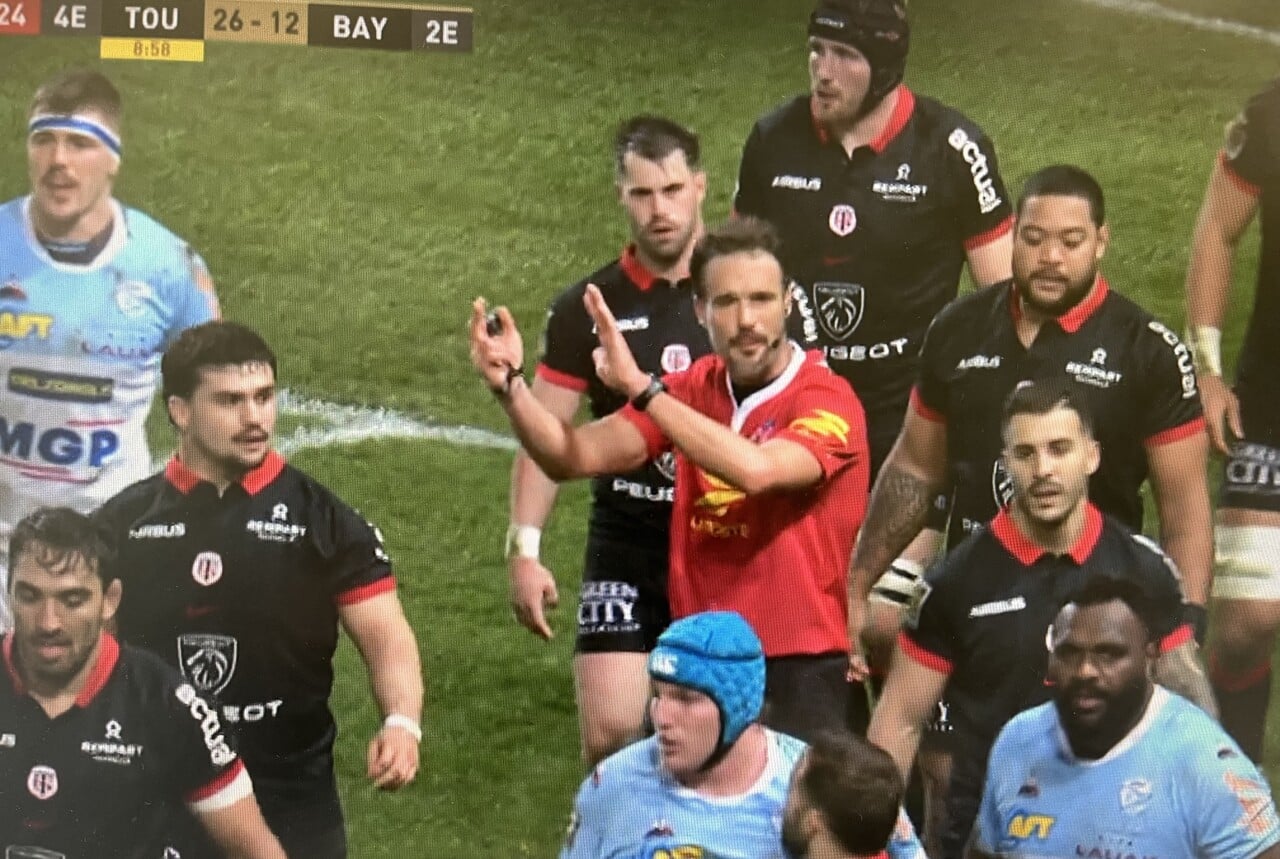 , Toulouse-Bayonne. Touche pas droite : l’arbitre devait-il siffler la mi-temps