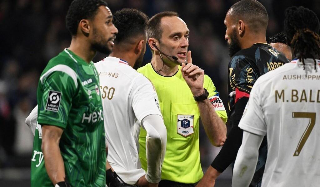 , Crise de l’arbitrage. Sonorisation, VAR… Quelles solutions pour les arbitres