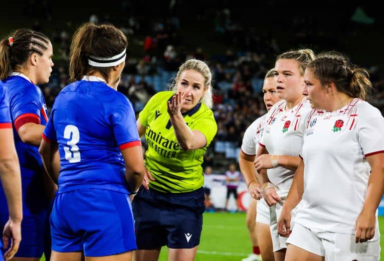 Joy Neville, arbitre centrale du match Angleterre - France de la Coupe du monde 2022.
