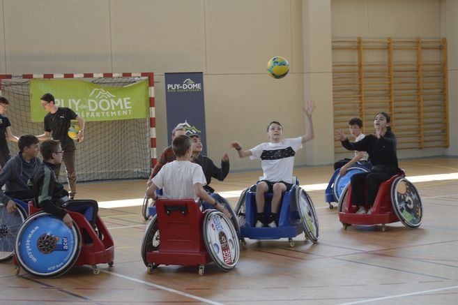 , Les collégiens découvrent le rugby fauteuil