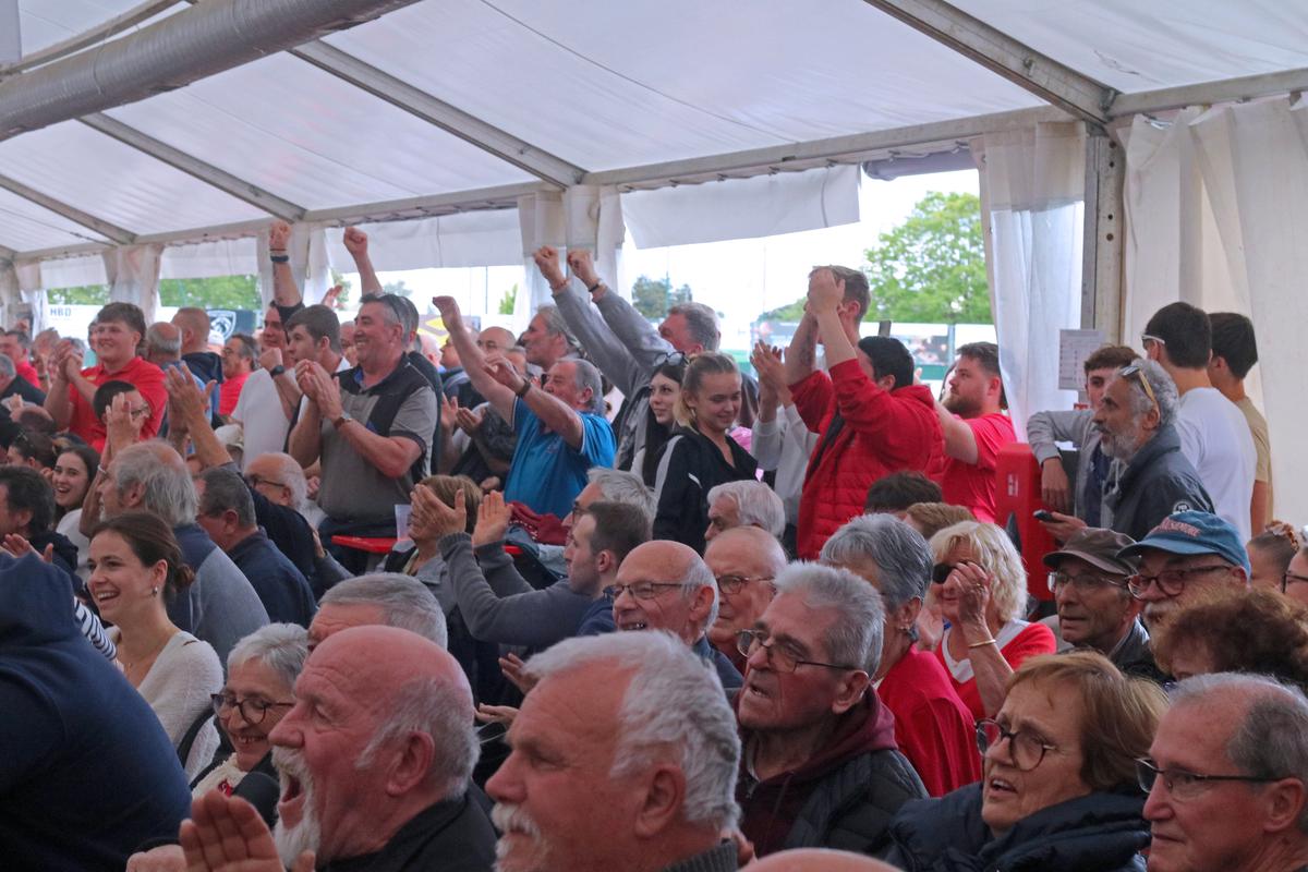 Les supporters ont vibré devant l’écran géant à Langon.