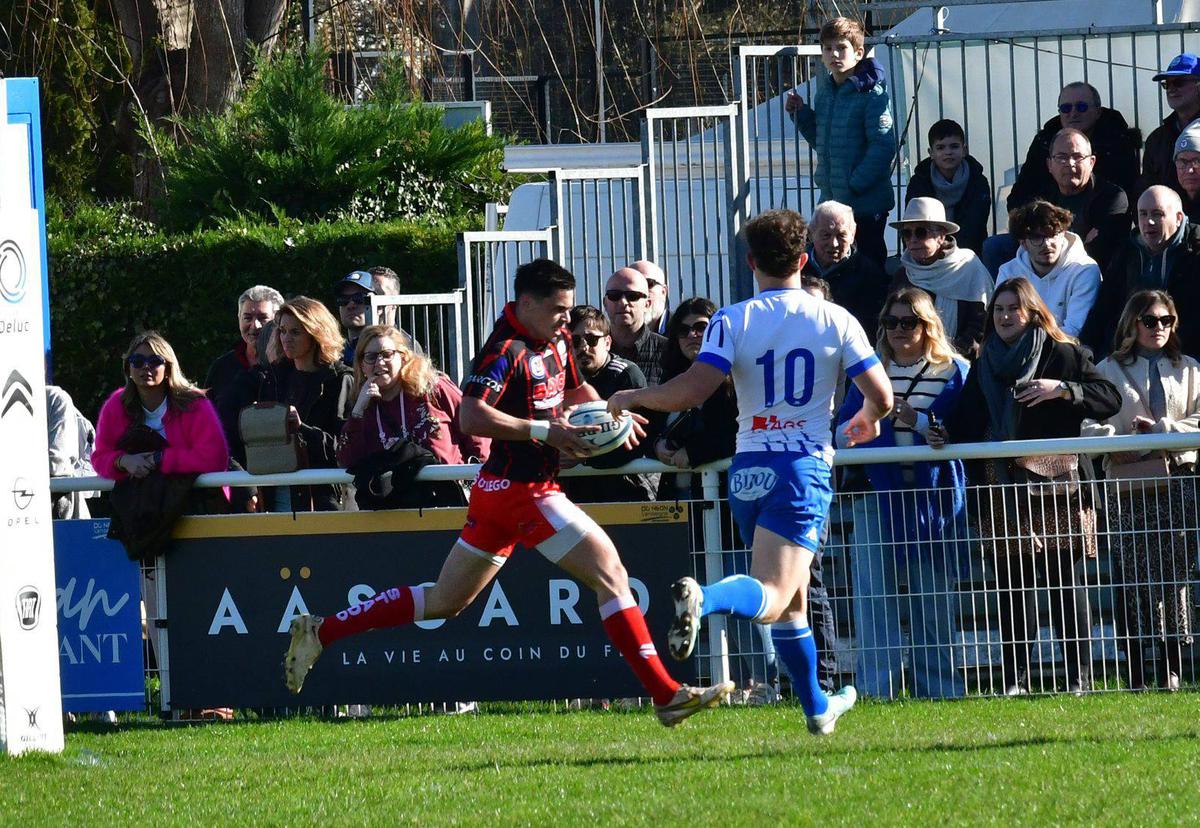 Thibault Dulucq a inscrit le premier essai tarbais au Dantou cette saison.