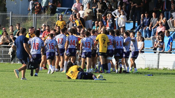 Une bagarre générale entre le Amiens RCA et Saint-Malo en Fédérale 2, le 24 septembre 2023. (HASLIN / MAXPPP)