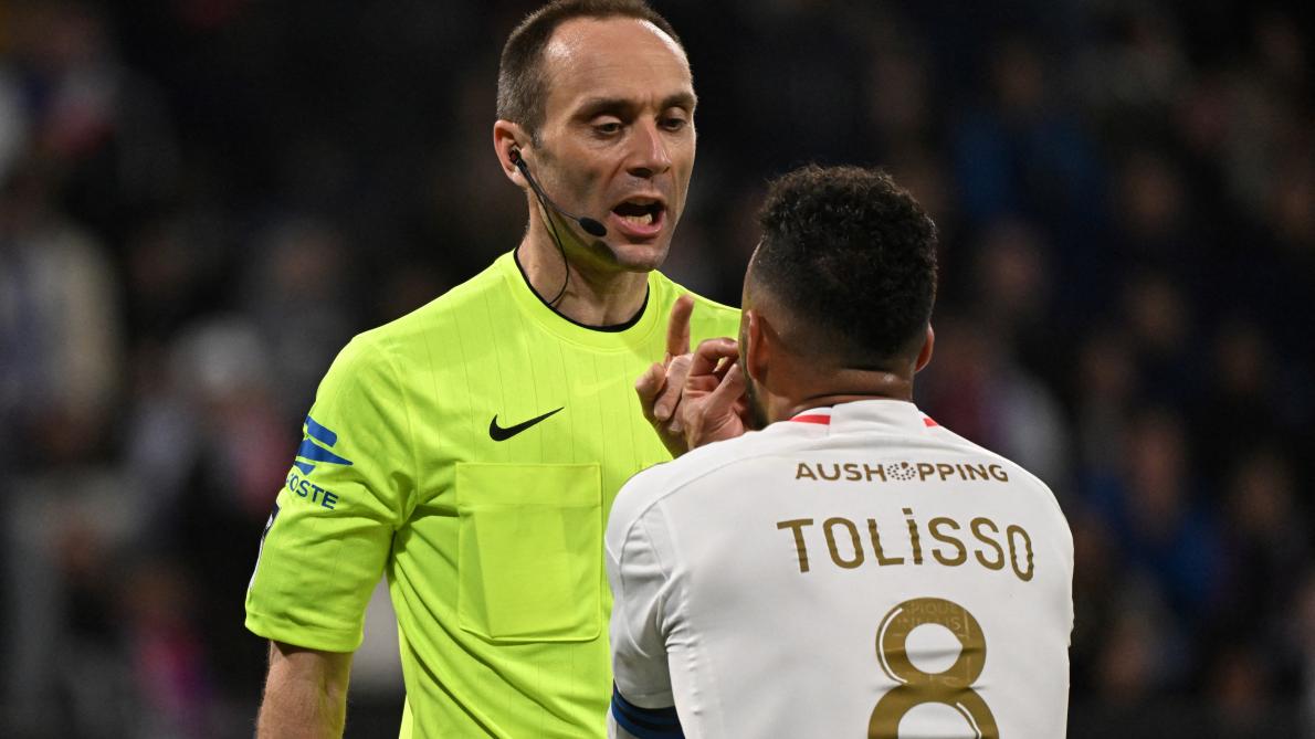 , La sonorisation des arbitres de football est une bonne chose, estime leur patron