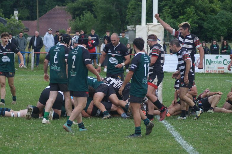 Une des d&eacute;cisions arbitrales pol&eacute;miques du match, avec l&rsquo;un des deux essais refus&eacute;s.