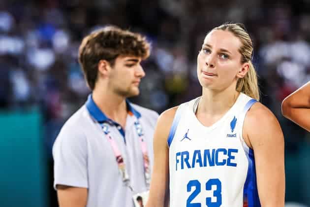 , JO 2024 (basket): « On n’est pas forcément aidées par les arbitres », regrette Johannès après la finale perdue par la France