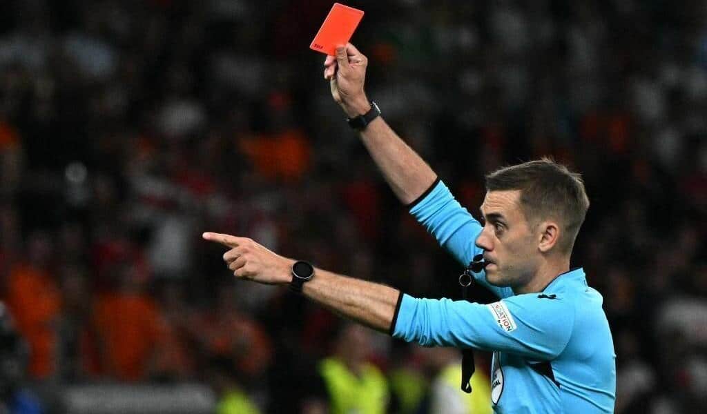 , Ligue 1. Pourquoi il ne devrait toujours pas y avoir de sonorisation des arbitres