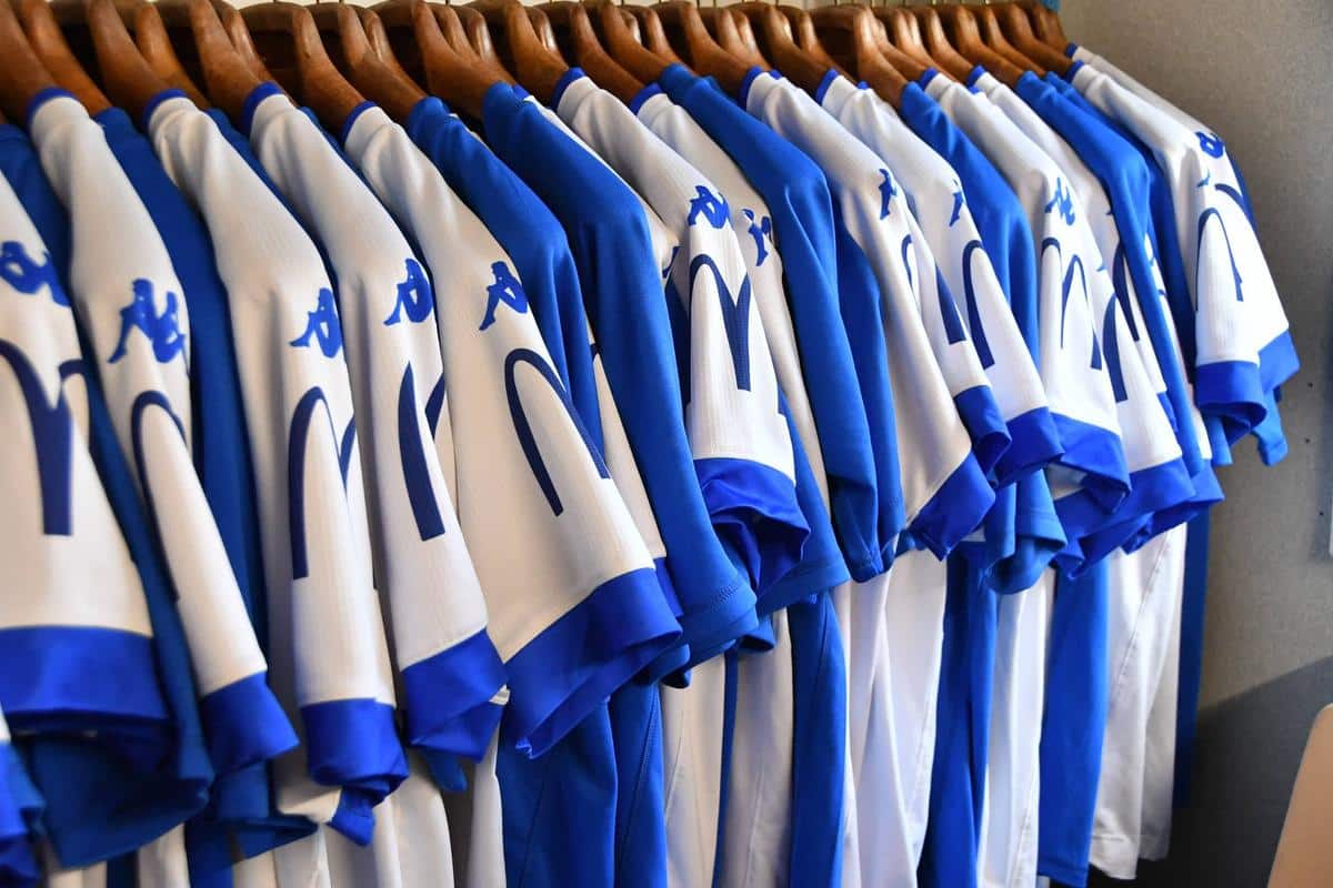 Les maillots du match sont prêts.