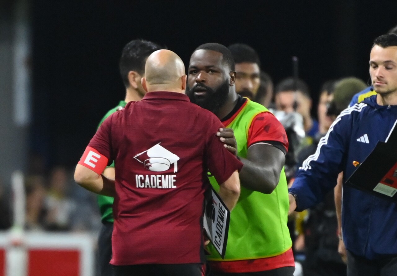 , « On se fait entuber » : l’arbitre a-t-il eu raison de pénaliser Toulon plutôt que Clermont en fin de match