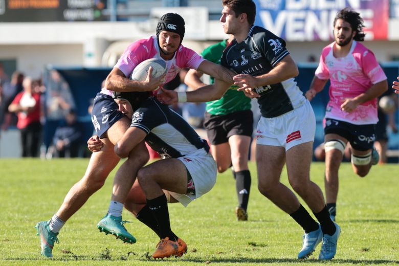 Habill&eacute;s de rose, un joli clin d&rsquo;&oelig;il &agrave; la lutte contre le cancer du sein, les Fleurantins sont tomb&eacute;s sur plus fort qu&rsquo;eux.