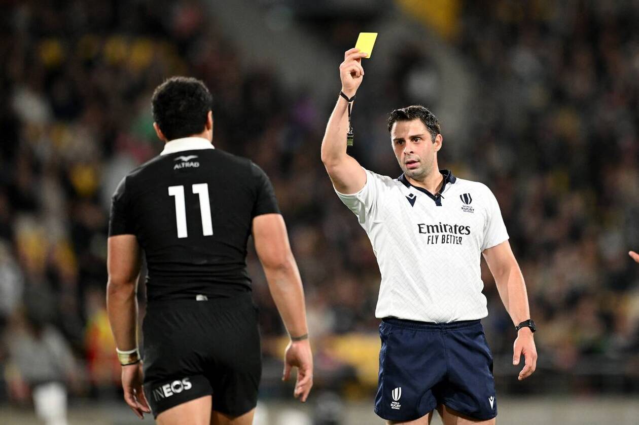 , France – Nouvelle-Zélande. Survivant d’une attaque au couteau, qui est l’arbitre Nika Amashukeli