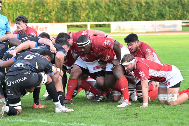 R&eacute;duits &agrave; treize sur le pr&eacute; de Jacques-Fouroux, les Arcachonnais ont fini par c&eacute;der en fin de partie sous la force des vagues gasconnes.