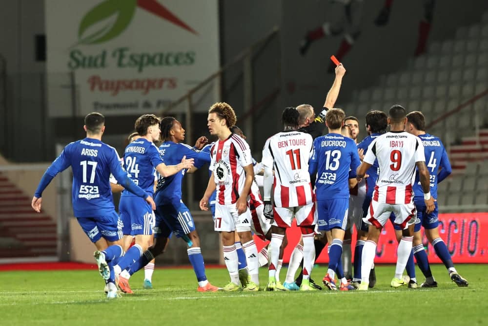 , Ligue 2 : arbitres et entraîneurs, une relation au cœur du jeu