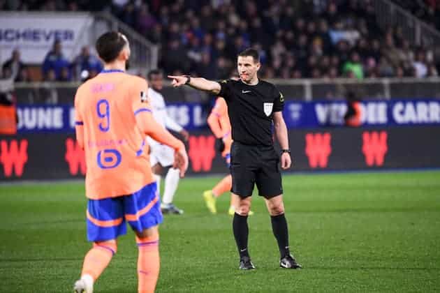 , Critère géographique, historique avec les clubs… comment sont désignés les arbitres en Ligue 1