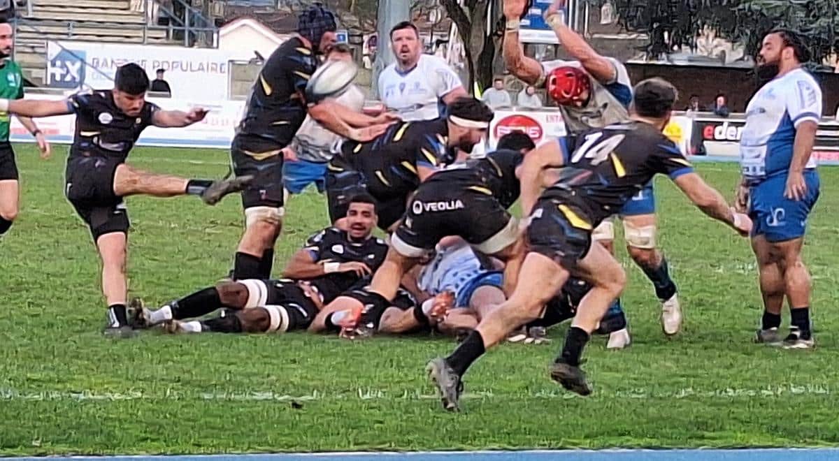 Les deux packs se sont livrés un duel intense.