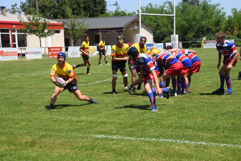 Le capitaine et n&deg;&nbsp;9 de Lectoure tente un petit c&ocirc;t&eacute;.