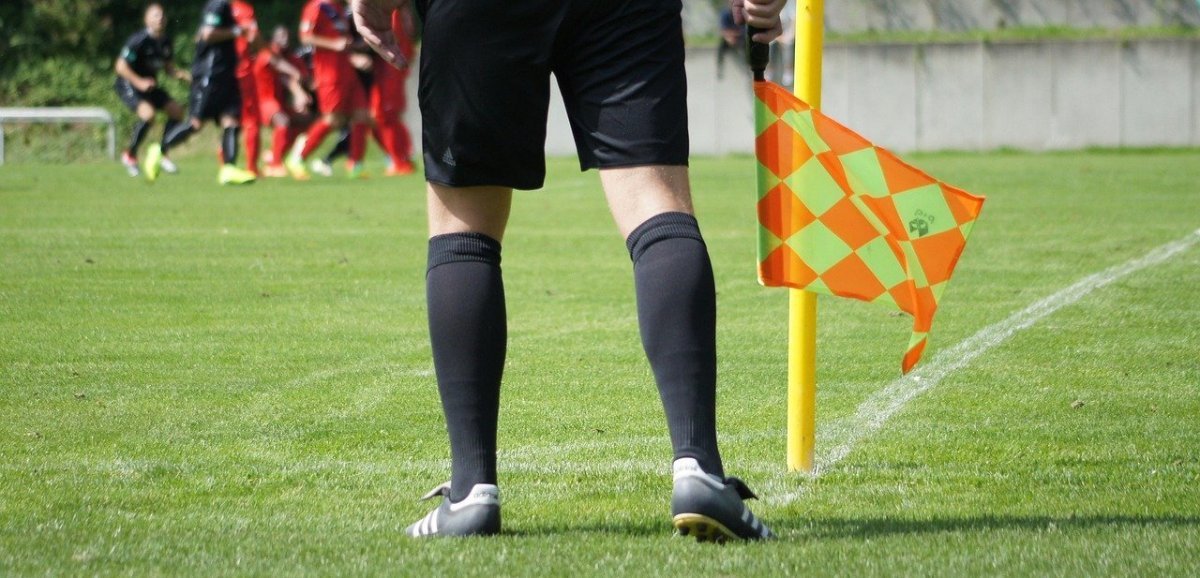 , Foot amateur. Caméras individuelles, carton blanc… L’avis d’un arbitre sur le plan de la FFF contre les incivilités