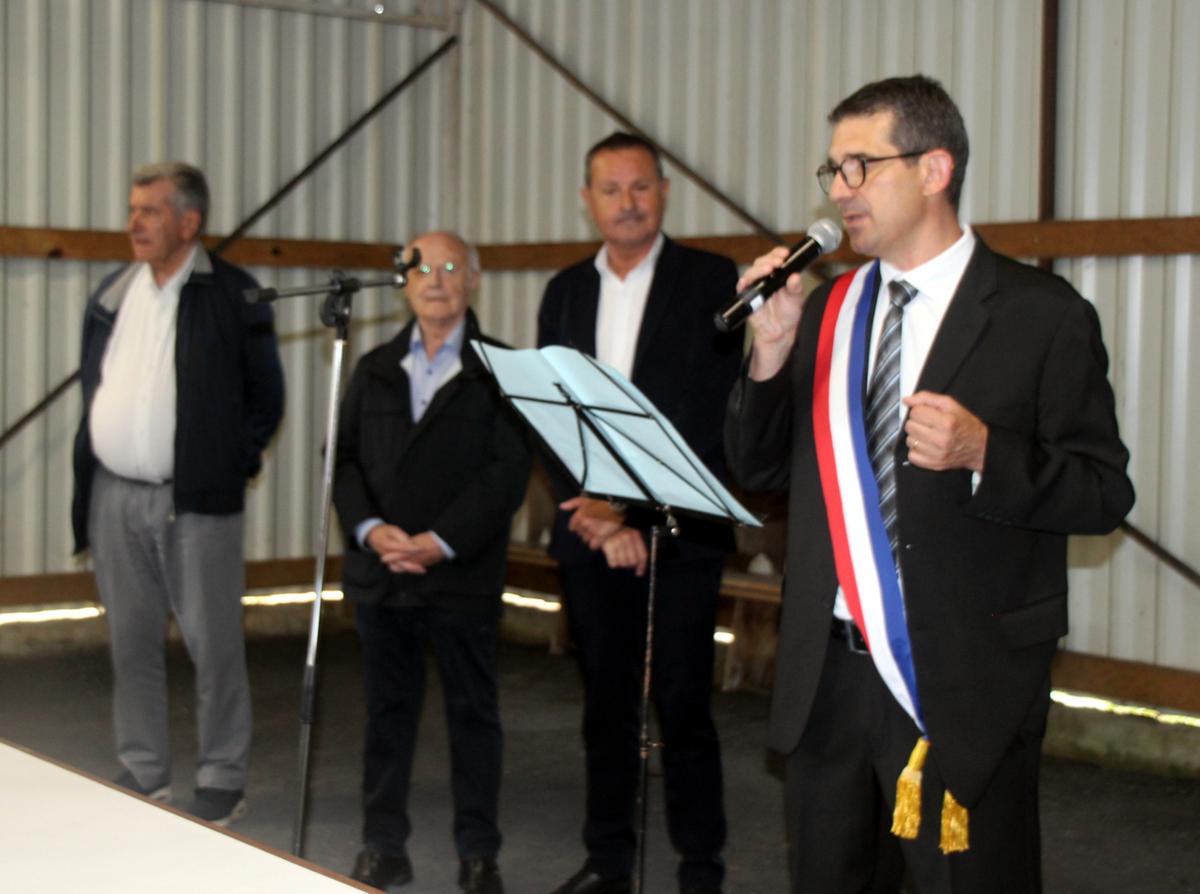 À l’heure des discours le maire Jérôme Lay et les officiels.