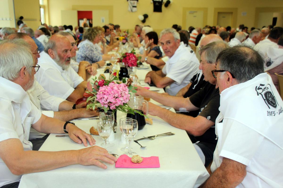 A l’heure du repas, que de souvenirs ont été évoqués entre anciens et nouveaux joueurs.