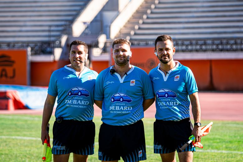 Les arbitres au sifflet de la rencontre entre pompiers audois et catalans.