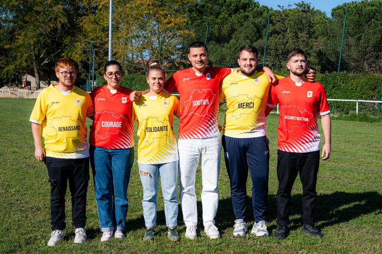 Les maillots qui seront port&eacute;s sur la pelouse &agrave; Narbonne ce samedi.