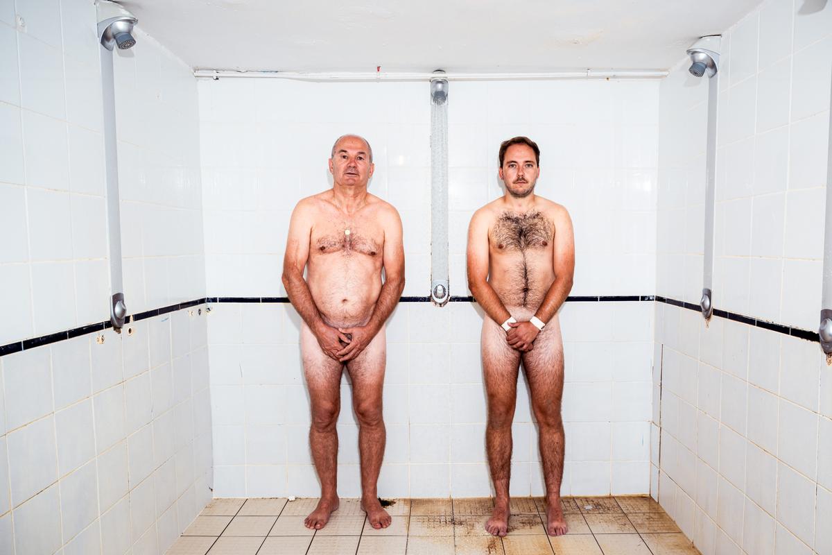 Antoine et Hugo Vasquez sont père et fils. Depuis plus de trente ans, ils se partagent le poste d’ouvreur du Bugue. Même chez les amateurs, le rugby se transmet de père en fils.