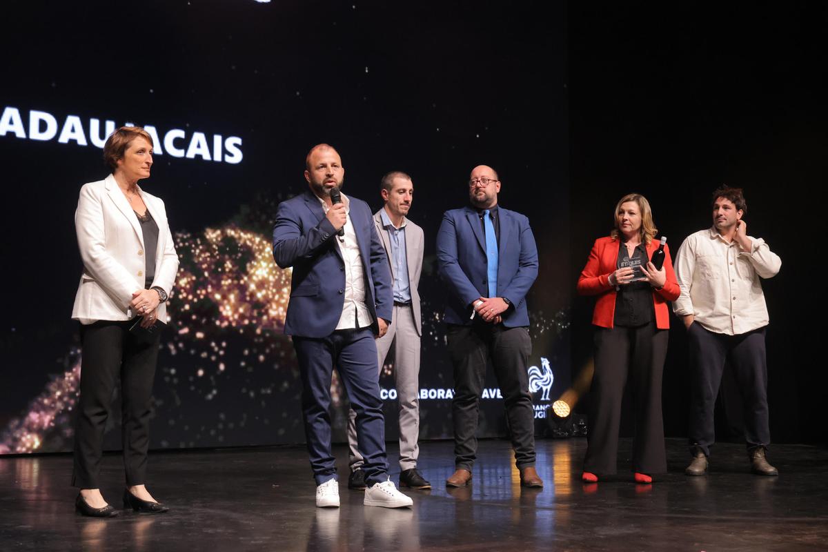 Les dirigeants du RC Cadaujacais mis à l’honneur pour l’accompagnement de leur équipe féminine.