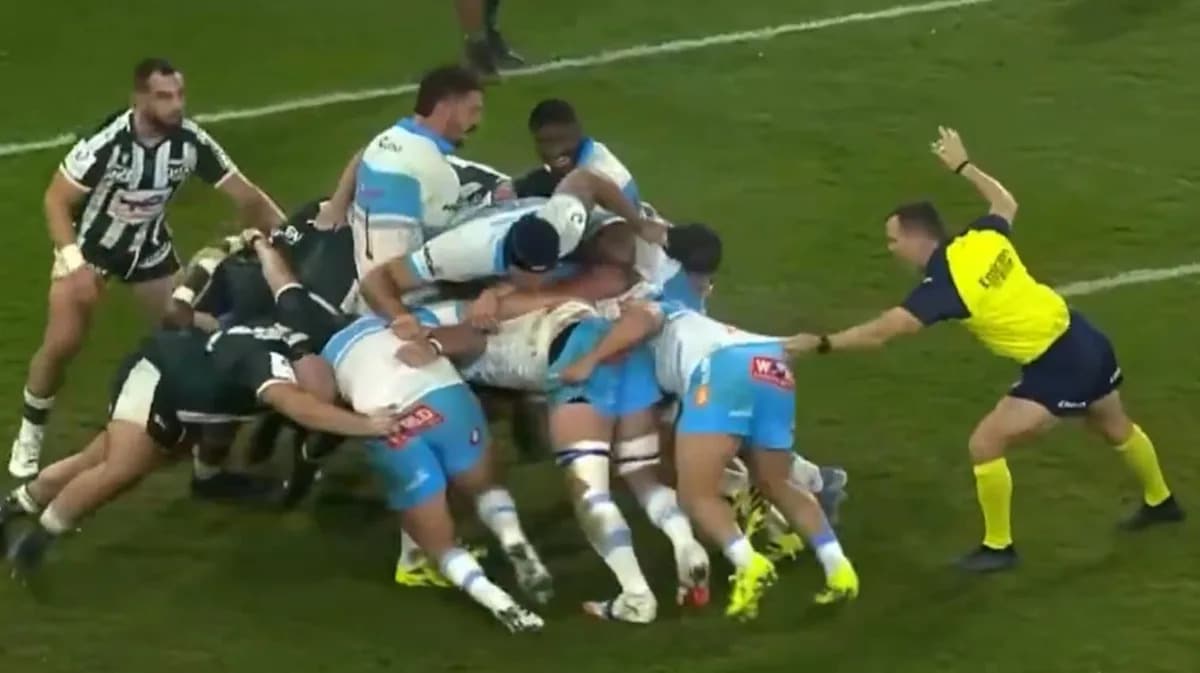 , « Mais qu’est-ce que c’est que ce truc? »: le geste énigmatique de l’arbitre qui a aidé les Bulls face à Pau en Champions Cup